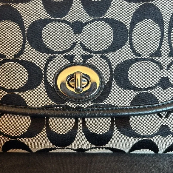 Coach Park Large Signature C Jacquard fabric print wristlet clutch like new! - Picture 2 of 12